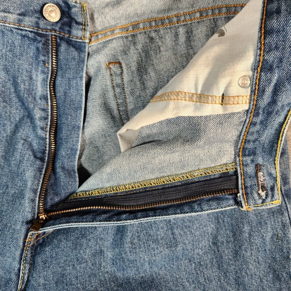 Levi's 560 Jeans‎ Men's 41X30 (Tag 42X30) Blue Light Wash Comfort Tapered